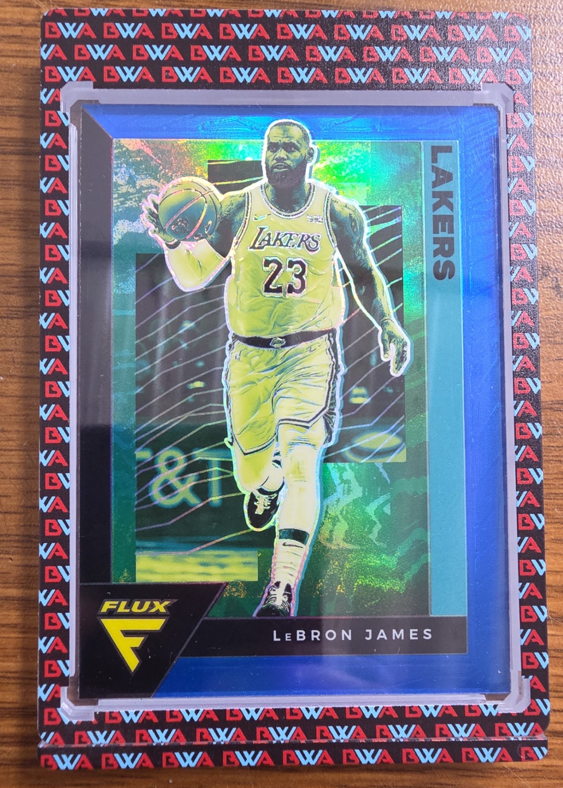 LEBRON JAMES Blue Ice Refractor
r #79 PANINI PRIZM